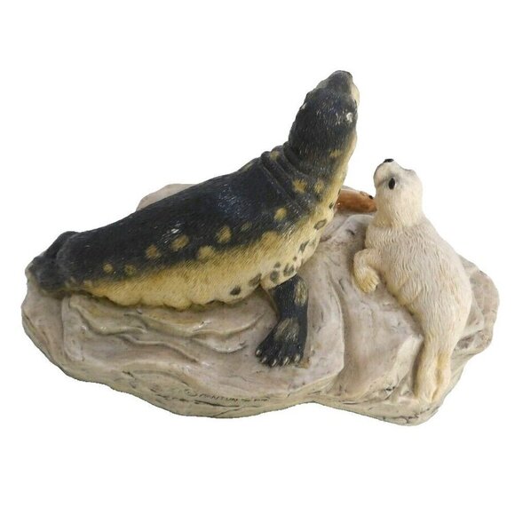CHESTERTON COLLECTABLES Seal & Pup ceramic figurine hand painted England 6x3.5" - Picture 2 of 4